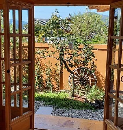 Bed and Breakfast Sieunjae Gyeongju Esterno foto