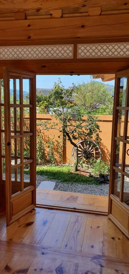 Bed and Breakfast Sieunjae Gyeongju Esterno foto